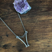 Bones and Chain small V Pendant necklace