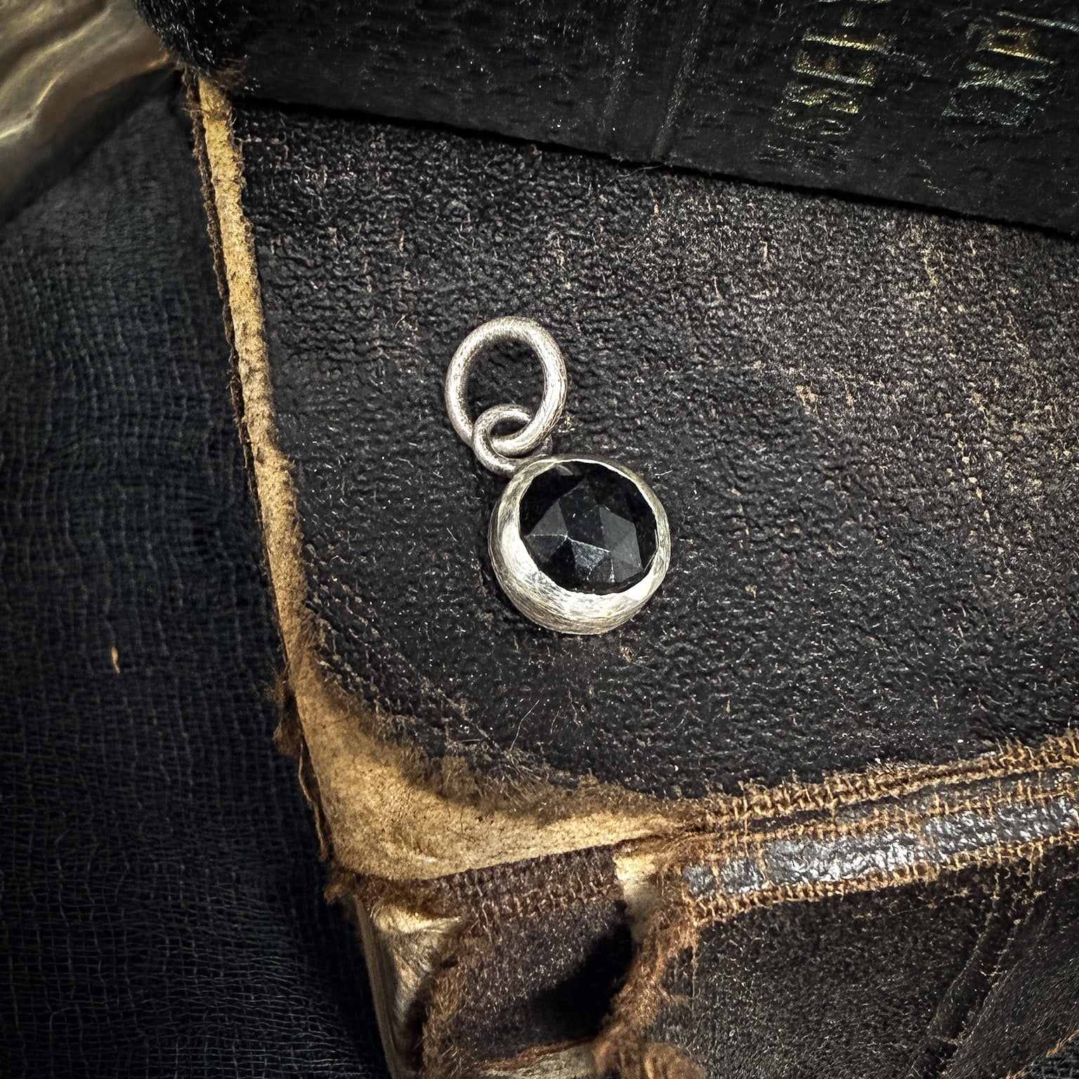 Black_spinel_2.jpg